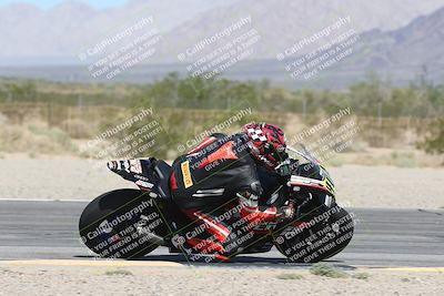 media/Oct-05-2025-CVMA (Sun) [[beeef4f201]]/Race 5-Amateur Supersport Open (Holeshot)/
